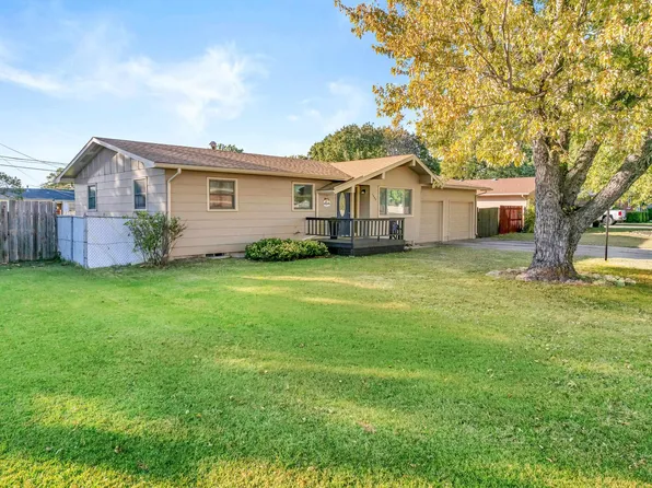 1309 Berry Ave, Newton, KS 67114