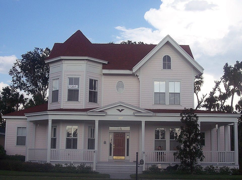 2nd image of 1237 Roycroft Ave
