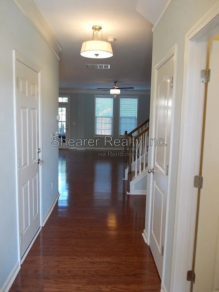 2 bed, 2.5 bath, 1602 sqft, $1,975 — Photo 3