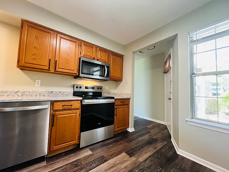 1105 Mews Dr — Photo 5