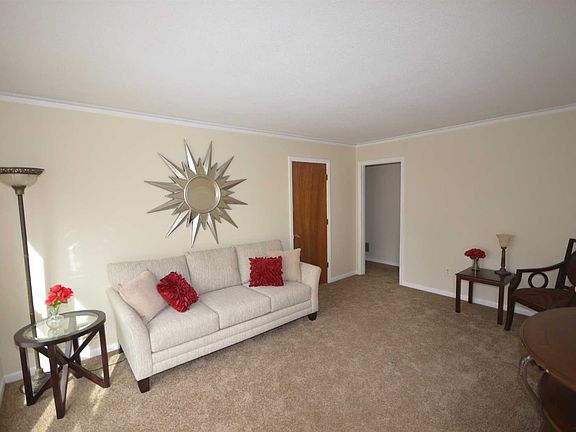 5th image of 304 Redwood Ct