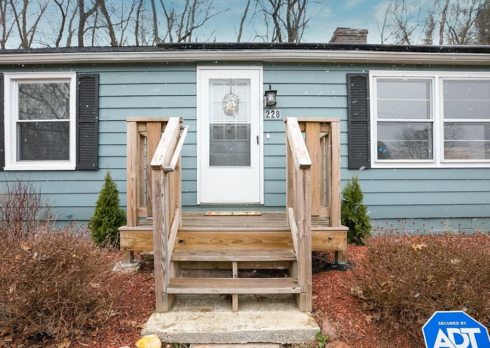 228 Pleasant St, East Longmeadow, MA 01028 Zillow