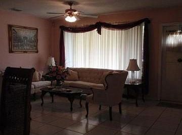 5th image of 631 NW 38th Ct