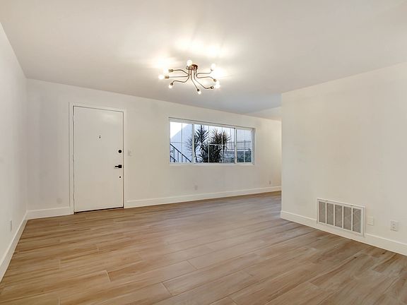 5th image of 8519 Cedros Ave #5
