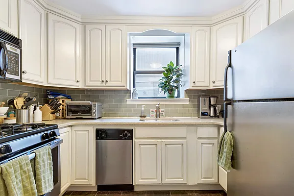 Sold by Compass | media 7