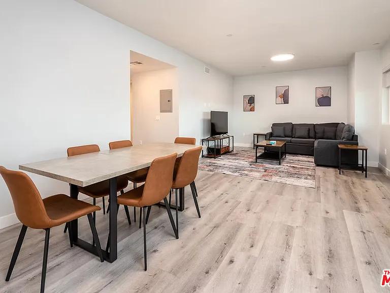 917 S Berendo St #303 — Photo 1