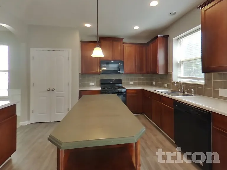 4370 Rainer Dr — Photo 6