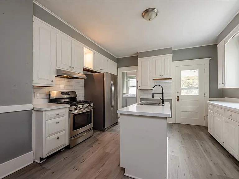 376 Barrington St — Photo 4