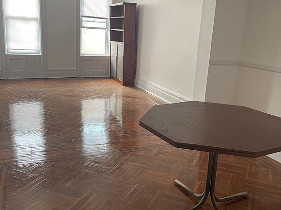 Living/dining room area