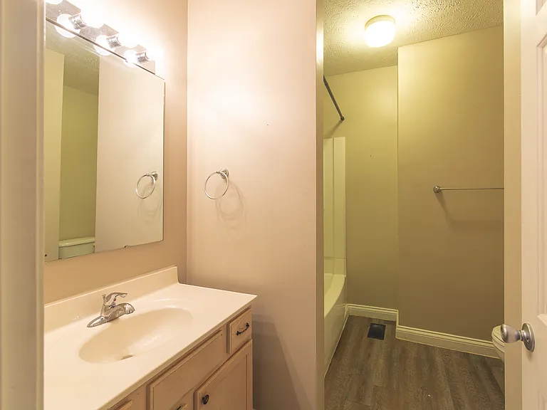 2056 N College Ave — Photo 11
