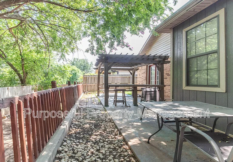 9204 Aaron Dr — Photo 33