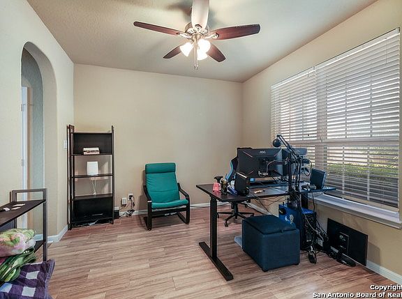 5th image of 25038 Buttermilk Ln