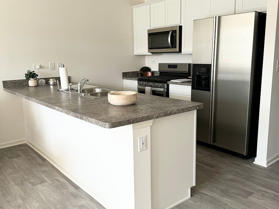 1st image of 215 Sussex Ct