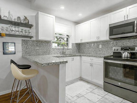 3rd image of 5565 SW 80th St #D