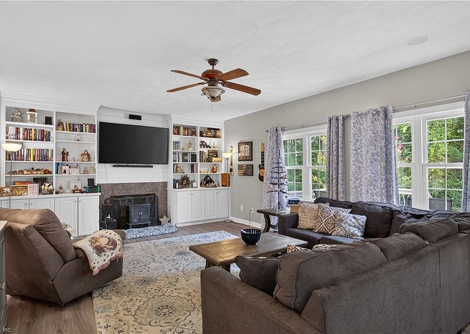 1st image of 700 Sarasota Arch