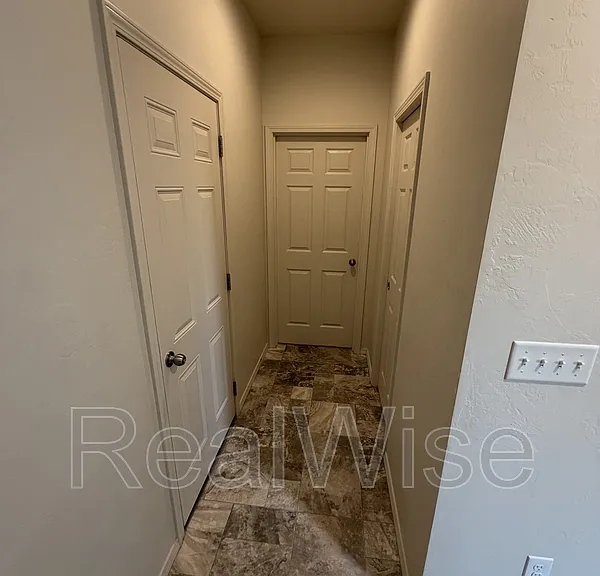 623 Heber Ln — Photo 9