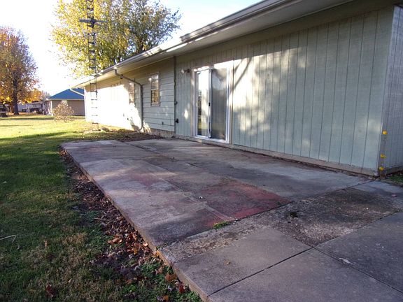 3rd image of 320 Westmore Dr