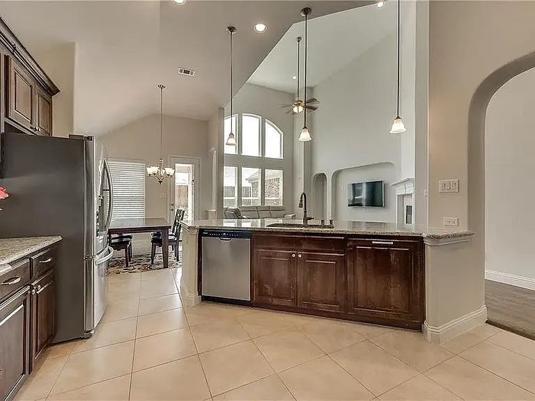2512 Fountain Gate Dr — Photo 8