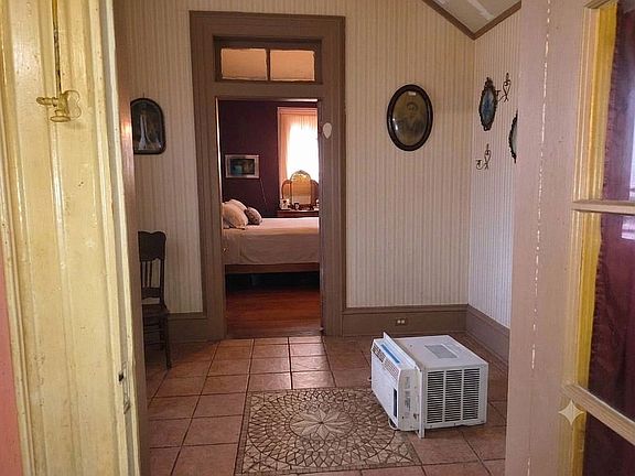 5th image of 406 Darlington Ave
