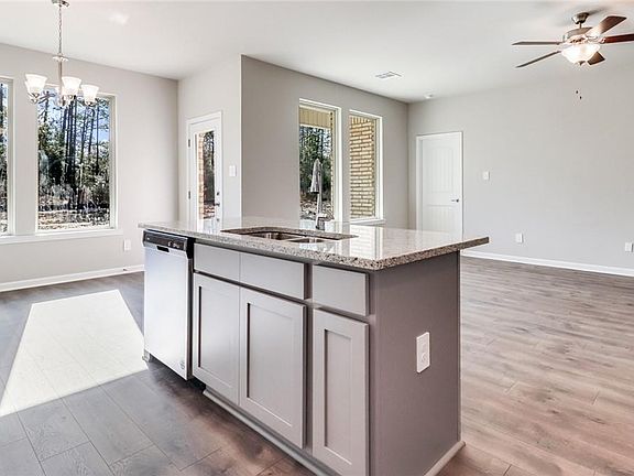 5th image of 1702 Sawgrass Dr