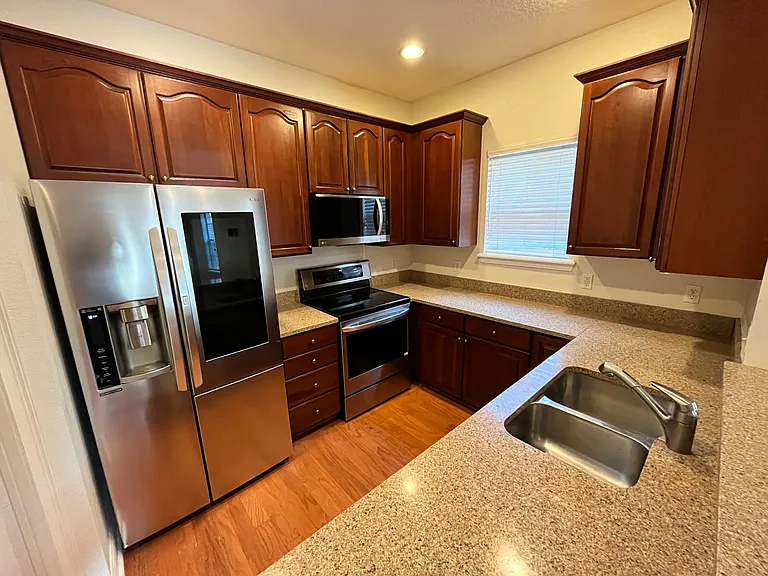820 Ellwood Ave #A — Photo 8