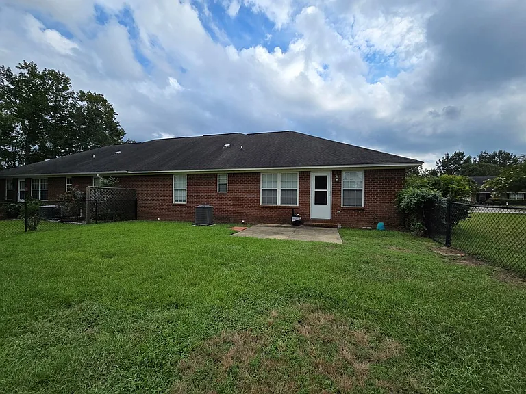 3563 Beacon Dr — Photo 29
