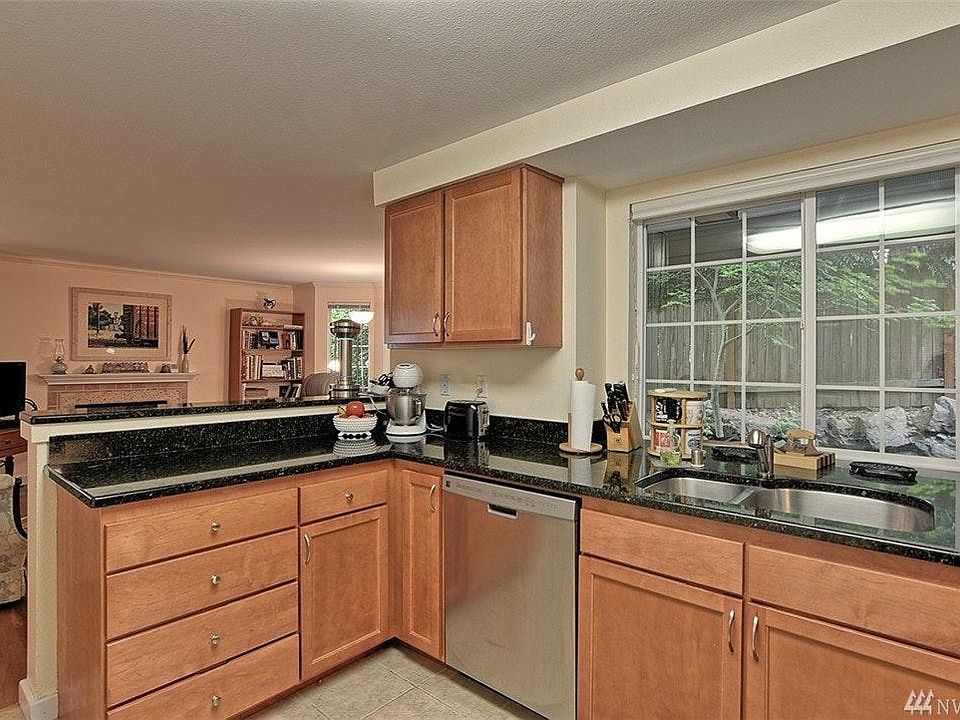 1st image of 10012 NE 120th Ln