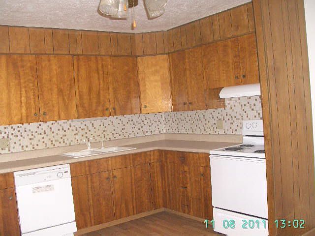 Kitchen room for table & chairs
