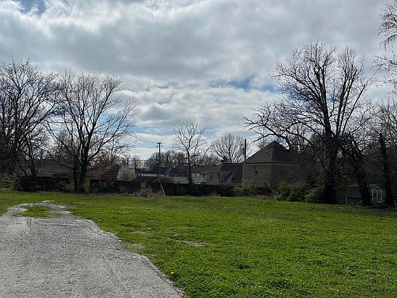 3rd image of 209 W Brashear Ave