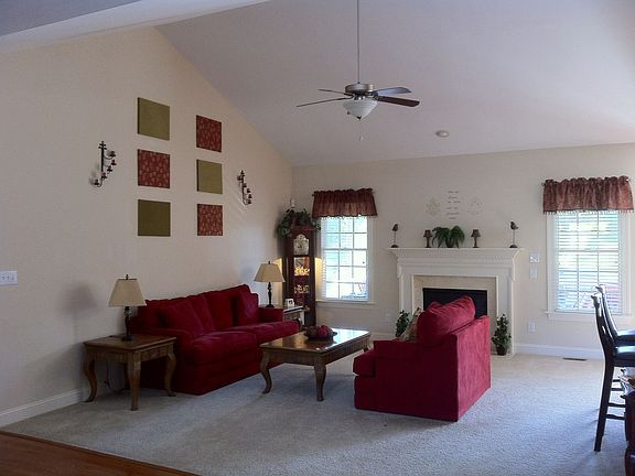 Open floor plan, vaulted 