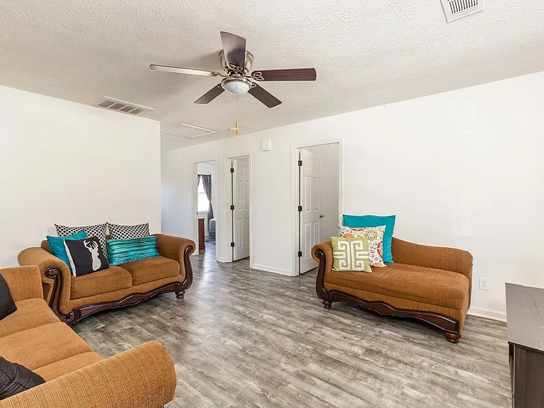 Banks Crossing Apartments — Photo 19