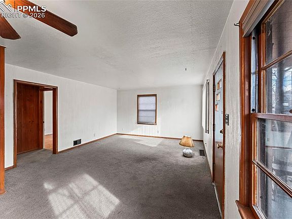 4th image of 628 Bonfoy Ave