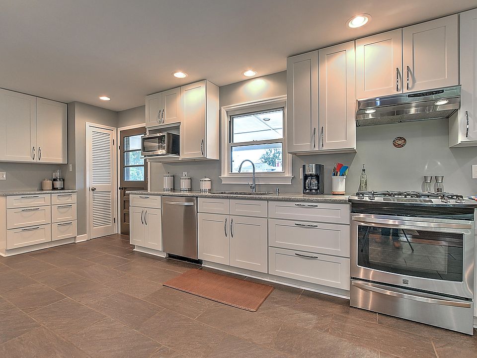 1st image of 500 Meadow Dr