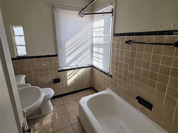 5th image of 213 Henquin Dr