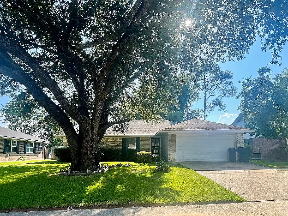3 bed, 1448 sqft, $2,200 — Photo 1