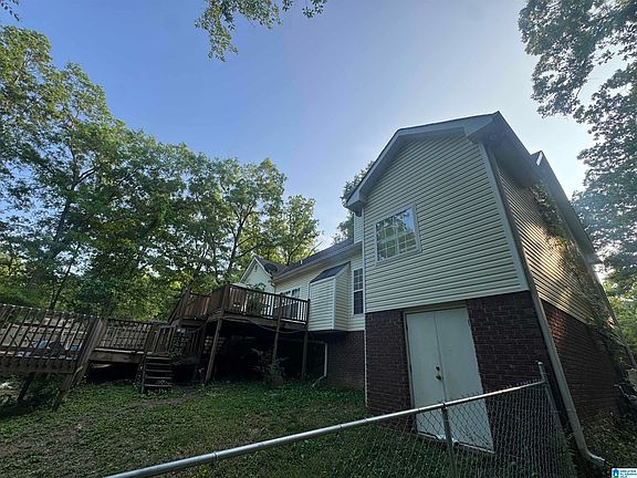3rd image of 223 Pine Hill Dr
