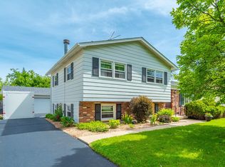 1802 Pinecrest Ln, Lindenhurst, IL 60046
