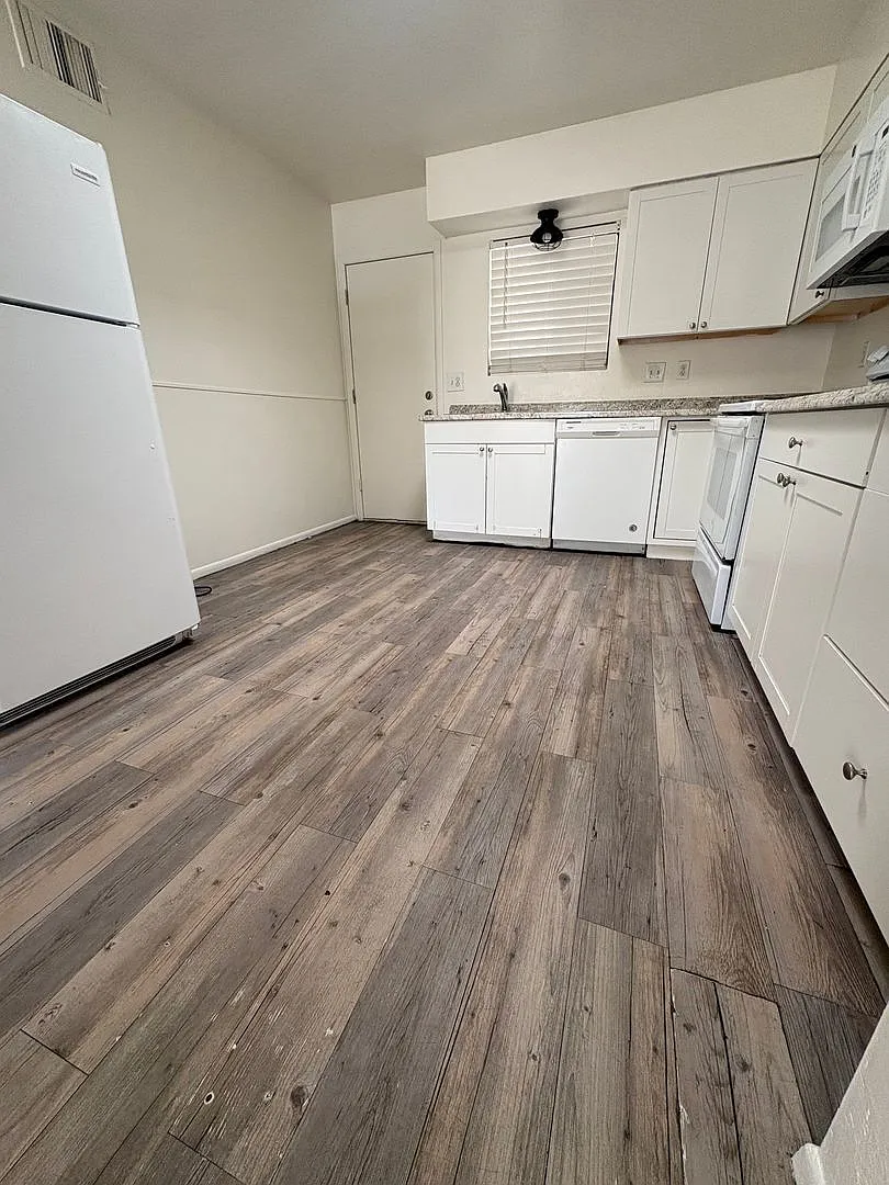 2 bed, 1.0 bath, 770 sqft, $1,295 — Photo 2