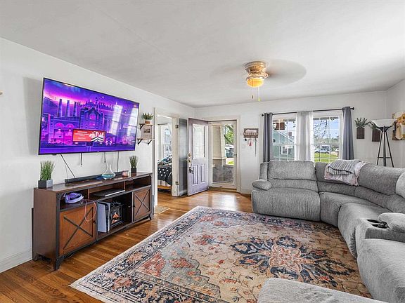 3rd image of 35 Colonial Ct
