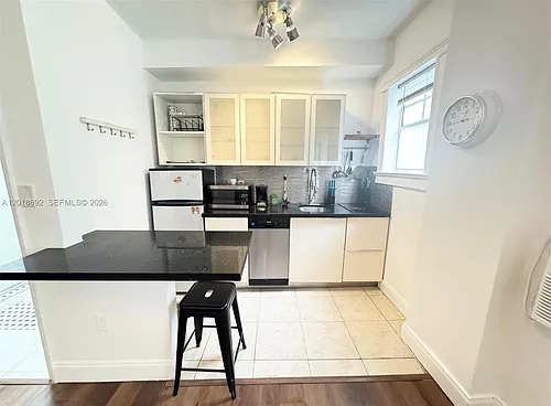 1611 Michigan Ave Photo 1
