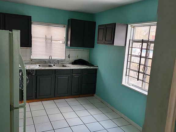 2nd image of 1452 E 67th St
