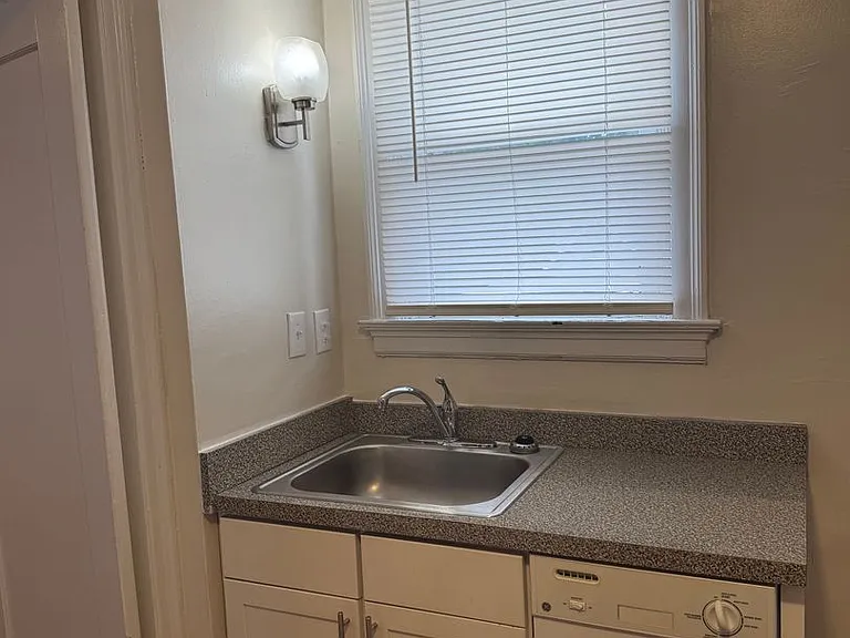 Madison Court — Photo 18