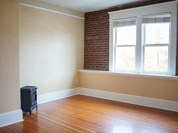 3rd image of 1008 N Killingsworth St #3