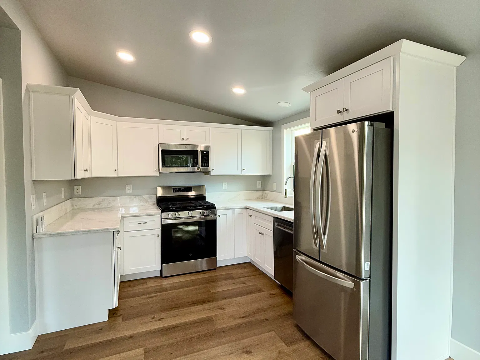 1 bed, 410 sqft, $1,875 — Photo 3