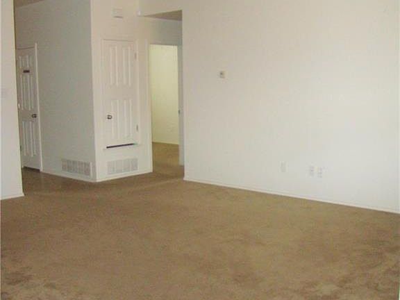 3rd image of 1313 Travis Cir