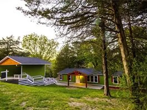 8431 Navajo Trl, Rogers, AR 72756