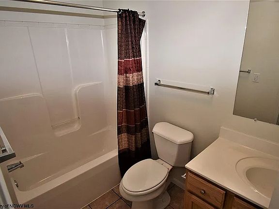4th image of 869 Tremont St