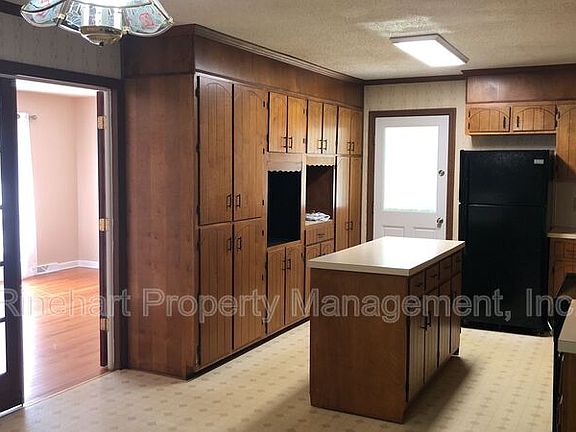 4th image of 1006 Clarkson St