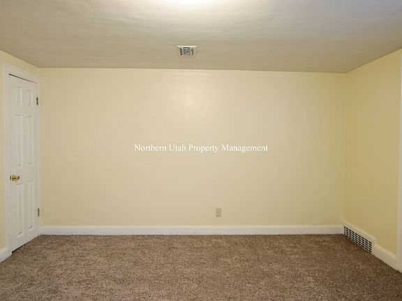 2 Living Room_01242019