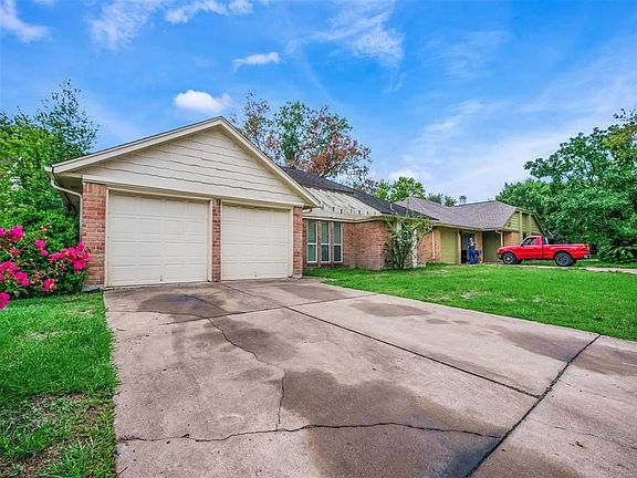 2nd image of 15731 Fox Springs Dr